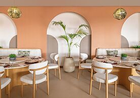 Ray Hotel by Cloud 7