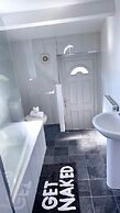 Apartment Sleeps 4 With Garden & Wifi