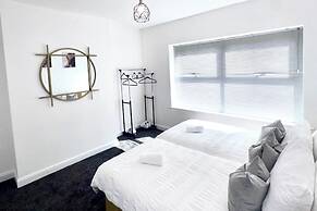Apartment Sleeps 4 With Garden & Wifi