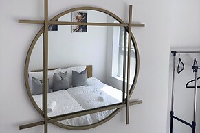 Apartment Sleeps 4 With Garden & Wifi