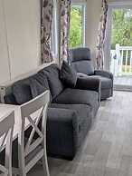 Static Caravan 2 Bed Sleeps 6 Overlooking Water