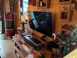 The Summerhouse, Cabin - Sleeps 2 - Breakfast Provided
