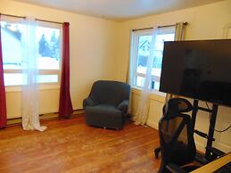 Just You Vacation Home - Main floor use