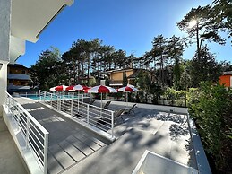 Flat With Pool Access and Terrace