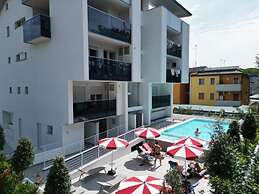 Flat With Pool Access and Terrace