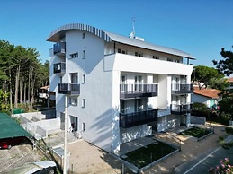 Flat With Pool Access and Terrace