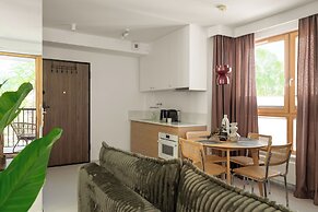 Młoda Polska Apartments with parking