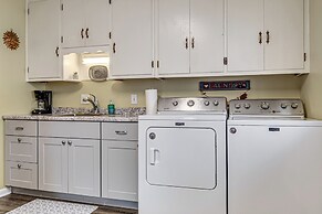 Pets Welcome! Walkable Beech Grove Haven Near Town