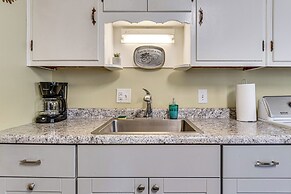 Pets Welcome! Walkable Beech Grove Haven Near Town