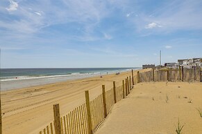 Steps to Beach! Salisbury Family Getaway