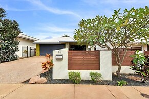 Zen Courtyard Garden - Patio - Garage