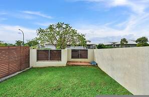 Zen Courtyard Garden - Patio - Garage