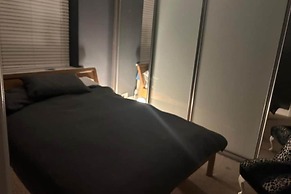 House - Central Stamford - Sleeps 4 - Parking