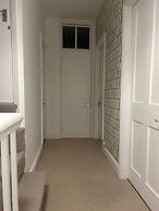 House - Central Stamford - Sleeps 4 - Parking