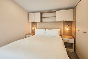 Host Stay Stag Lodge
