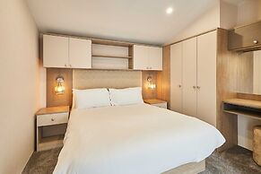 Host Stay Stag Lodge