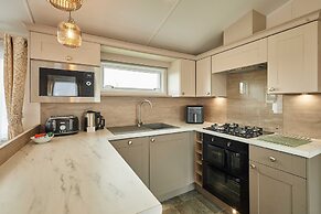 Host Stay Stag Lodge