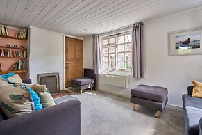 Host Stay Teal Cottage
