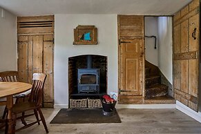 Host Stay Teal Cottage