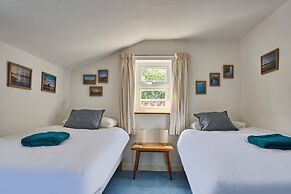 Host Stay Teal Cottage