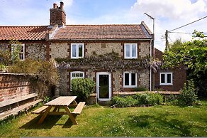 Host Stay Teal Cottage
