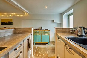 Host Stay Lower Cross Lee Cottage