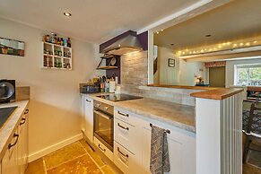Host Stay Lower Cross Lee Cottage