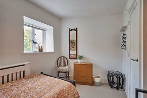 Host Stay Lower Cross Lee Cottage