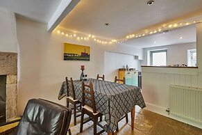 Host Stay Lower Cross Lee Cottage