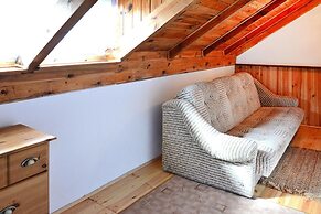 Lakeside Holiday Villa, Private Garden