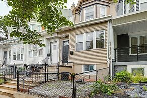 Groups & Pets Welcome! Spacious Philly Rowhouse