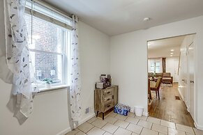Groups & Pets Welcome! Spacious Philly Rowhouse