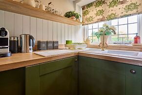Host Stay Woodcutters Cottage