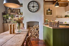 Host Stay Woodcutters Cottage