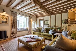 Host Stay Woodcutters Cottage