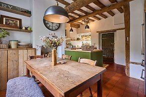 Host Stay Woodcutters Cottage
