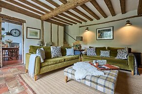 Host Stay Woodcutters Cottage