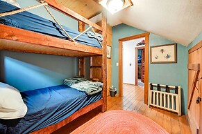 Unique Mammoth Cave Cabin w/ Teepee & Hot Tub!