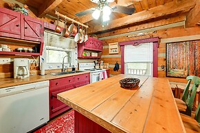 Unique Mammoth Cave Cabin w/ Teepee & Hot Tub!