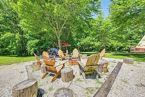 Unique Mammoth Cave Cabin w/ Teepee & Hot Tub!