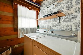 Unique Mammoth Cave Cabin w/ Teepee & Hot Tub!