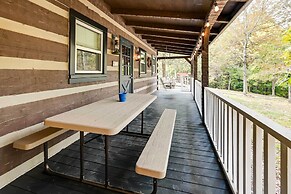 Unique Mammoth Cave Cabin w/ Teepee & Hot Tub!