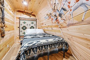 Unique Mammoth Cave Cabin w/ Teepee & Hot Tub!