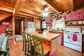 Unique Mammoth Cave Cabin w/ Teepee & Hot Tub!