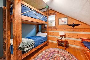 Unique Mammoth Cave Cabin w/ Teepee & Hot Tub!
