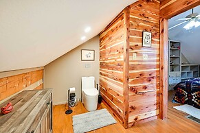 Unique Mammoth Cave Cabin w/ Teepee & Hot Tub!