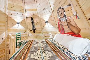 Unique Mammoth Cave Cabin w/ Teepee & Hot Tub!