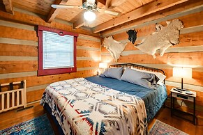Unique Mammoth Cave Cabin w/ Teepee & Hot Tub!