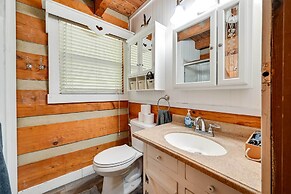 Unique Mammoth Cave Cabin w/ Teepee & Hot Tub!