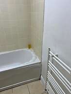 Apartment Sleeps 4 With Parking